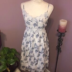 J Gee Blue and White patterned dress sz XL